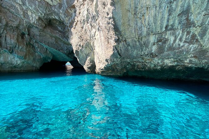 Half day tour of Capri by private boat - Natural Arch and Villa Malaparte from the sea