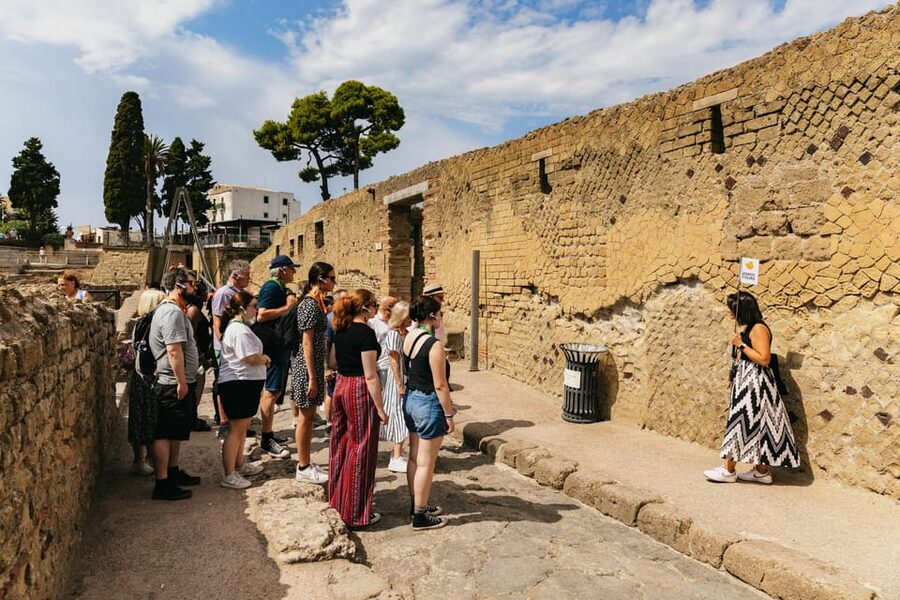 Herculaneum: Skip-the-Line Guided Tour with Archaeologist - The waterfront and the story of the eruption