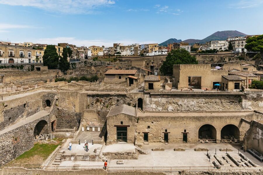 Herculaneum: Skip-the-Line Guided Tour with Archaeologist - Casa dei Cervi and the homes of Herculaneum