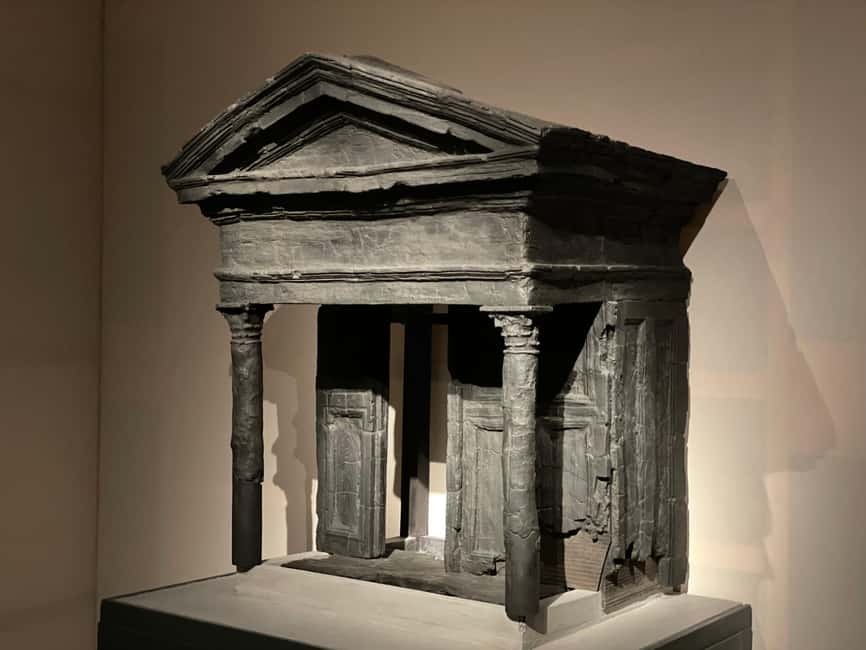 Herculaneum: Tickets & Tour with a Local Archaeologist - Casa dell’Albergo and the texture of daily life