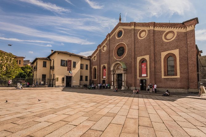 Historic Milan Tour with Skip-the-Line Last Supper Ticket - Finding the meeting point at Santa Maria delle Grazie