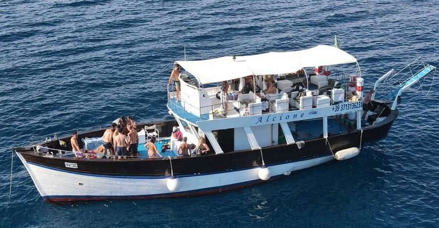Ischia: Island Boat Tour with Neapolitan Lunch & Snorkeling - Five Reasons This Is More Than a Boat Ride