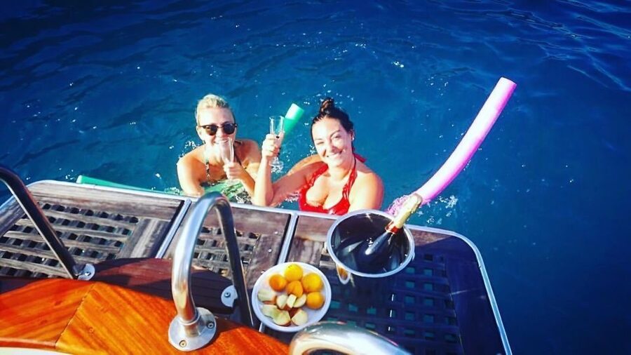 La Spezia: Sunset Boat Tour with Aperitivo and Snacks - Leaving Porto Mirabello in the golden hour