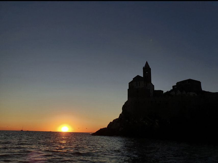 La Spezia: Sunset Boat Tour with Aperitivo and Snacks - Palmaria, Tino, and Tinetto from the water