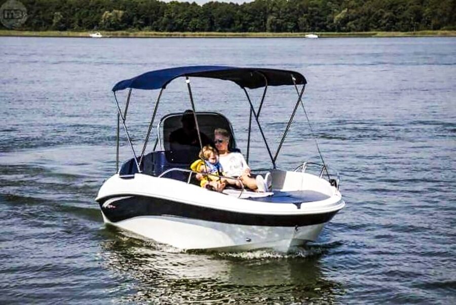 Lake Como: Motor Boat Rental - What to Pack for the Pier and the Boat
