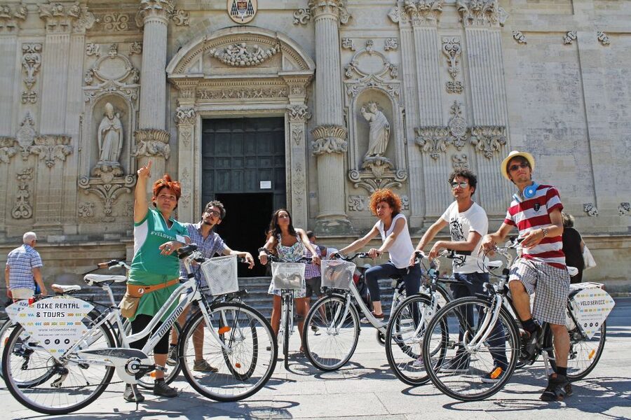 Lecce: City Highlights Guided Tour by Rickshaw - Piazza Sant’Oronzo and the Roman amphitheater