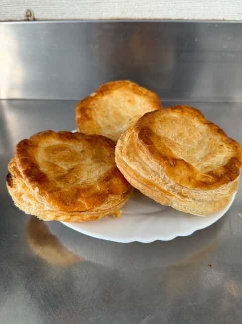 Lecce: Guided Street Food Walking Tour with Food and Wine - Piazza Sant’Oronzo and the savory Salento tasting