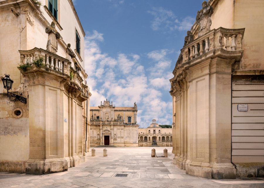 Lecce guided tour with underground discoveries - Chiese e palazzi: why the details matter