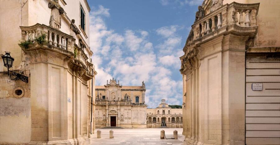 Lecce guided tour with underground discoveries - Starting among Lecce’s cobbled streets