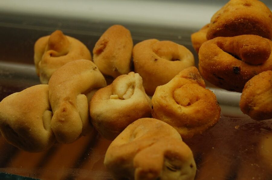 Lecce: Street Food Tasting and Sightseeing Tour - Papier-mâché in a working craft setting