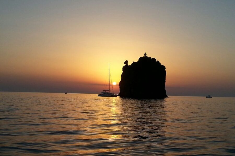 Lipari: Vulcano, Panarea, and Stromboli Cruise - Vulcano: caves, hot water, and free time ashore