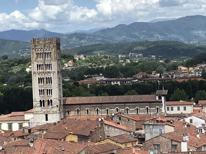 Lucca: 2-Hour City Center Walking Tour - Via Fillungo, Torre delle Ore, and Torre Guinigi