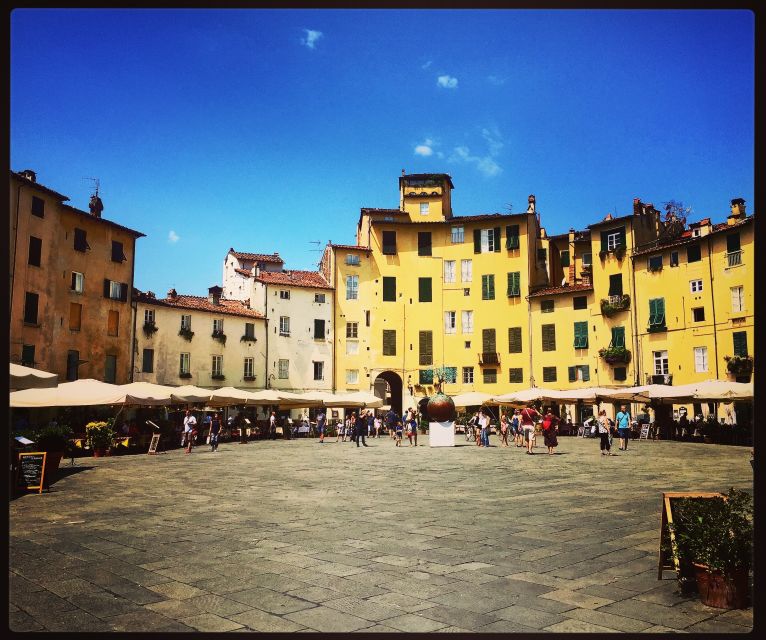 Lucca: 2-Hour City Center Walking Tour - San Frediano and the oval Piazza Anfiteatro