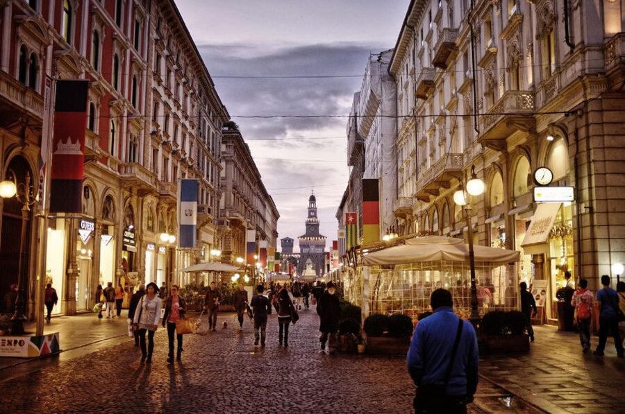 Milan by Night 2-Hour Walking Tour - The guides make the biggest difference