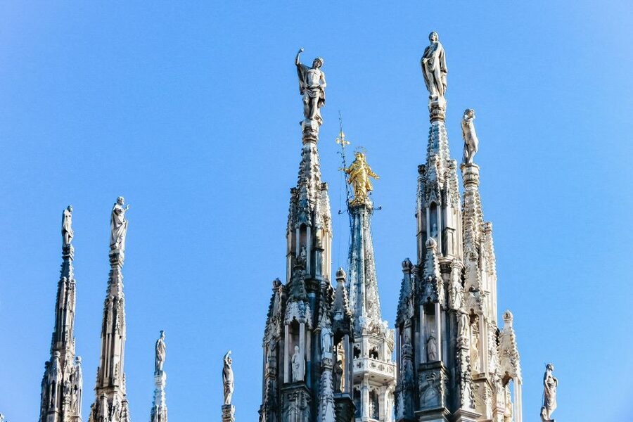 Milan: Cathedral and Duomo's Terraces Entrance Ticket - Inside the cathedral: size, color, and sacred art