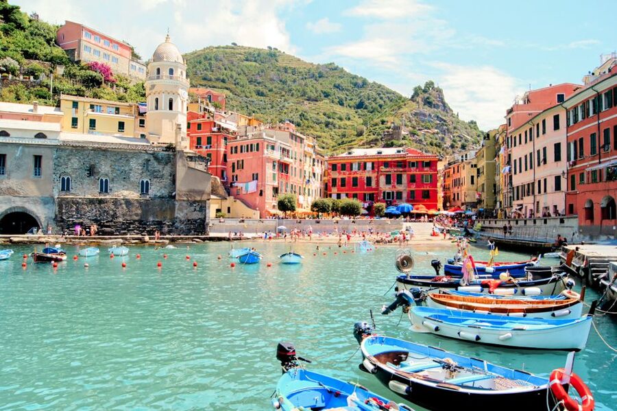 Milan: Cinque Terre Full-Day Guided Trip With Cruise - Manarola: steep lanes and famous views