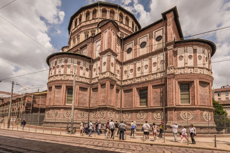 Milan: City Highlights Walking Tour with The Last Supper - The walking pace, breaks, and schedule