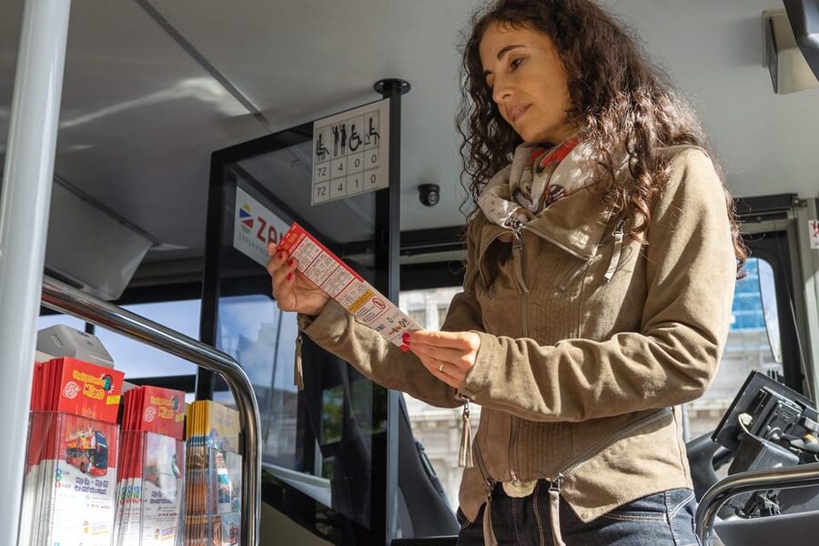 Milan: City Sightseeing Hop-On Hop-Off Bus with Audio Guide - Timing, traffic, and finding the first stop