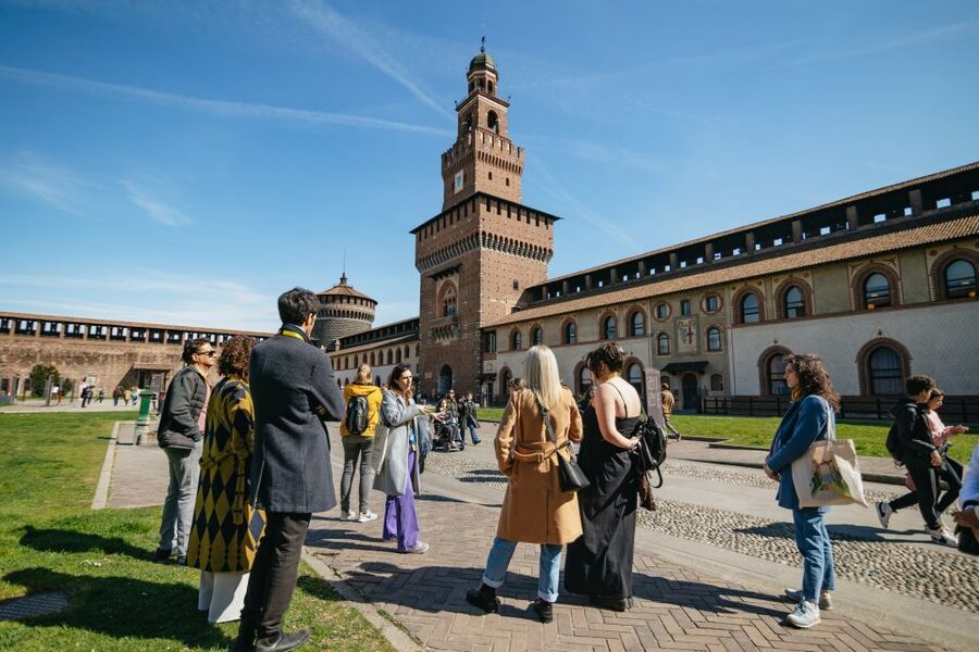 Milan: Da Vinci's Last Supper and Guided Walking Tour - Walking toward Sforza Castle