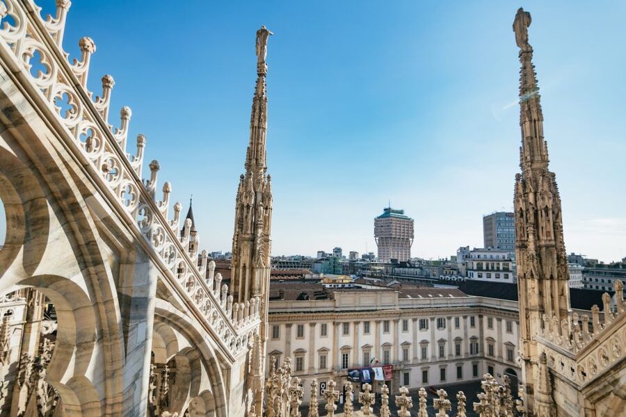 Milan: Duomo Rooftop and Cathedral Guided Tour with Tickets - Why the Duomo deserves two hours