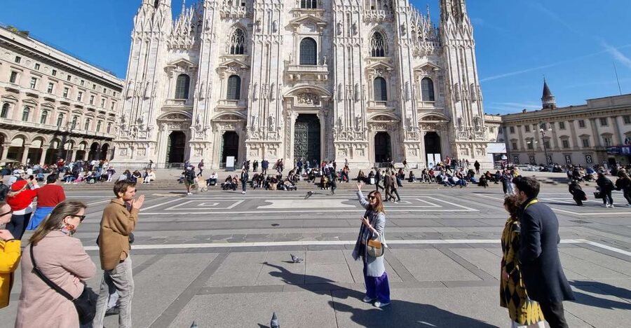 Milan: Duomo Rooftop and Cathedral Guided Tour with Tickets - Walking among 135 spires and 3,400 statues