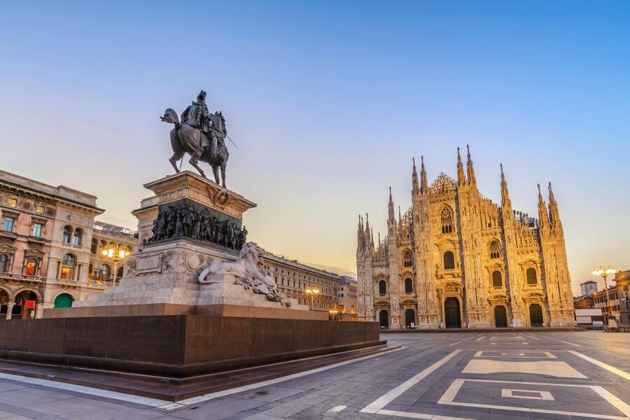 Milan: Duomo & Rooftop Tour with Optional Hop-On Hop-Off Bus - Why the Duomo deserves a guided visit