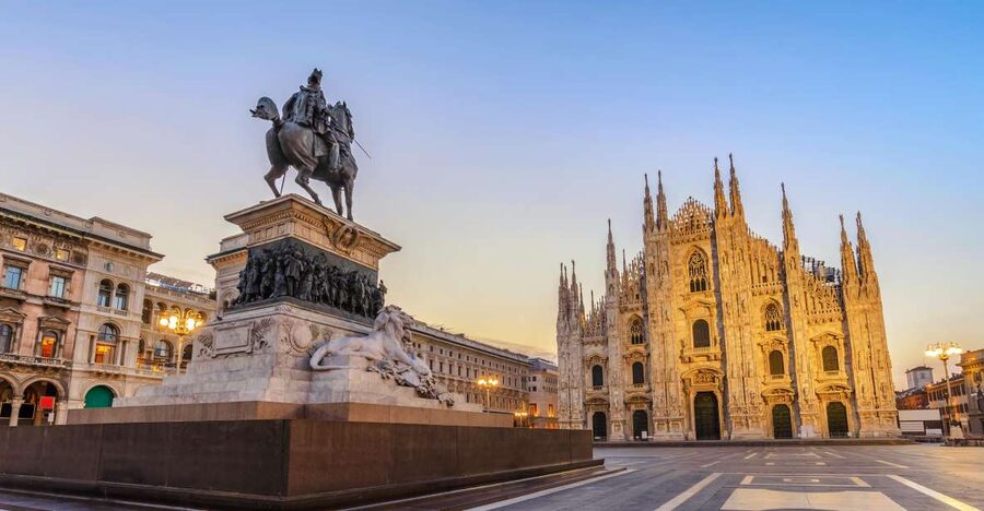 Milan: Duomo & Rooftop Tour with Optional Hop-On Hop-Off Bus - Inside the Gothic cathedral