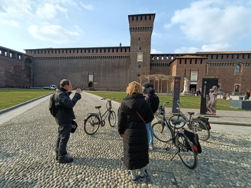 Milan: Guided Bike Tour - Mercanti Square, La Scala, and the Galleria