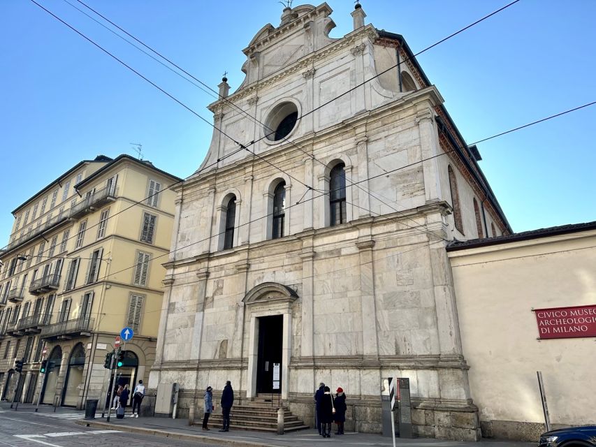 Milan: Guided Street Food Walking Tour with Food Tasting - Piazza Mercanti and the grand Duomo area