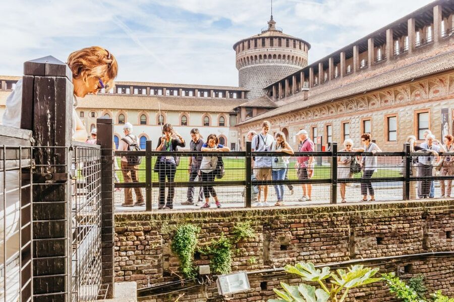Milan: Guided Walking Tour & Last Supper Visit with Ticket - Fifteen quiet minutes with Leonardo’s mural