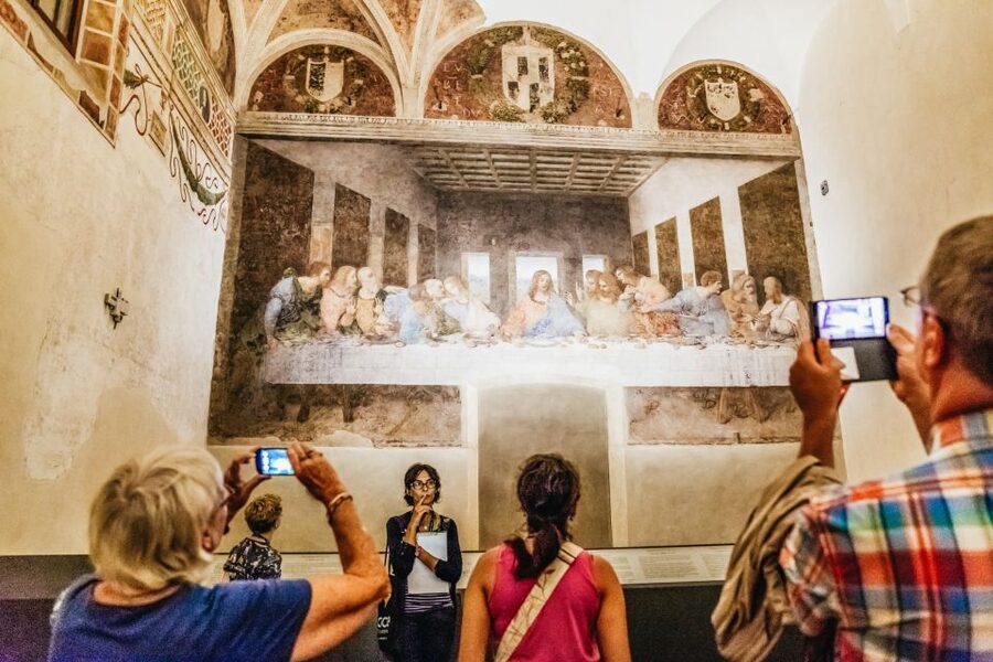 Milan: Guided Walking Tour & Last Supper Visit with Ticket - Via Dante and the medieval market square