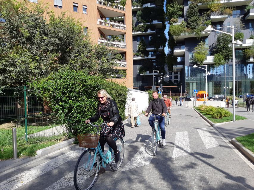 Milan: Highlights and Hidden Gems Guided Bike Tour - La Scala and the artistic quarter of Brera