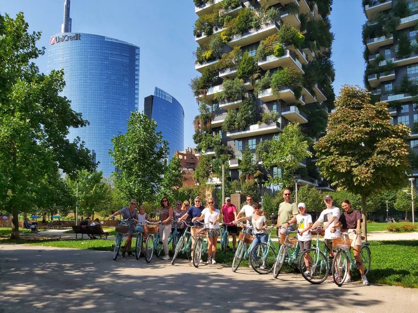Milan: Highlights and Hidden Gems Guided Bike Tour - Starting in Ticinese and reaching the center
