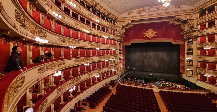 Milan: La Scala Theater and Museum Tour with Entry Tickets - Entering the museum galleries