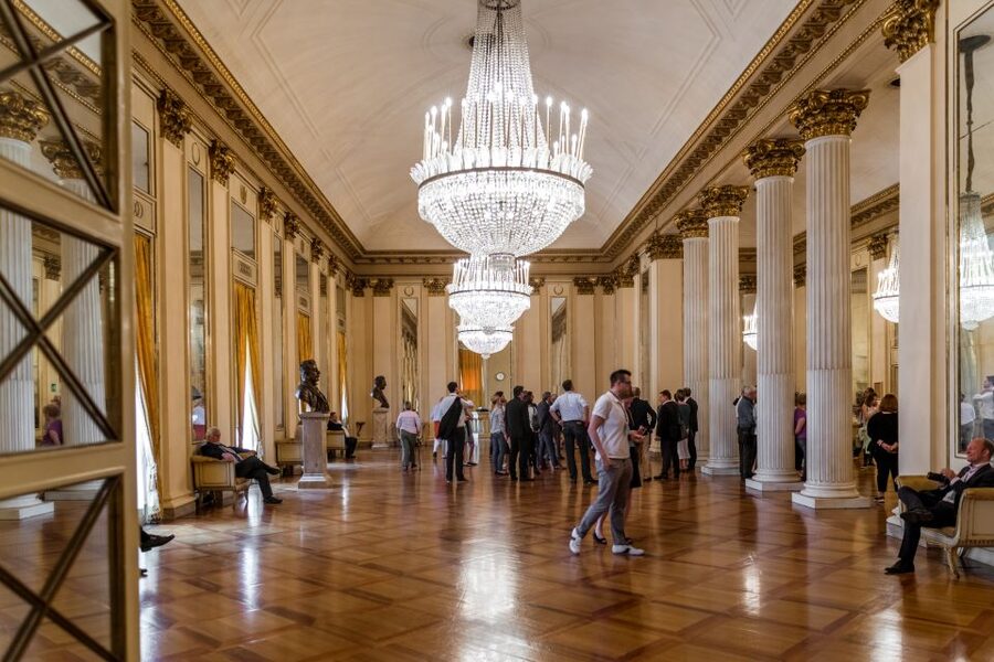 Milan: La Scala Theater & Museum Guided Experience - Rehearsals, photographs, and changing access