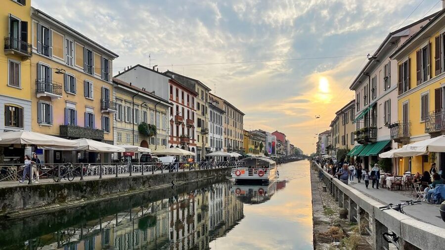 Milan: Navigli District Canal Boat Tour with Aperitivo - The first stretch along Naviglio Grande