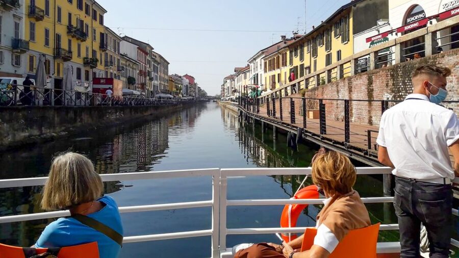 Milan: Navigli District Canal Boat Tour with Aperitivo - Canottieri Milano Olona and the launderers’ alley