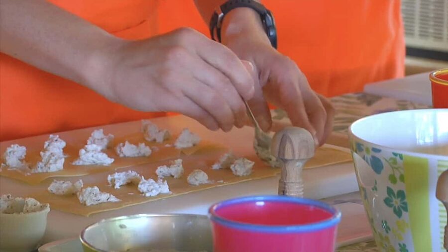 Milan: Pasta, Ravioli, and Gelato Class in a Glamorous Home - The family teaching style