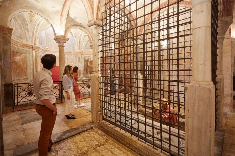 Milan: Pinacoteca Ambrosiana and San Sepolcro Crypt Ticket - Timing the two visits without missing the crypt