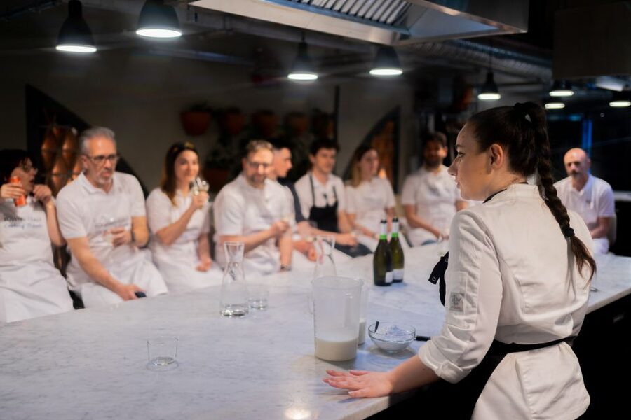 Milan: Pizza or Pasta and Gelato-Making Class with Wine - Making fresh pasta from scratch