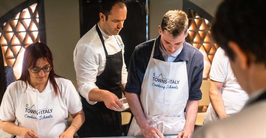 Milan: Pizza or Pasta and Gelato-Making Class with Wine - Wine, olive oil, and the social pause