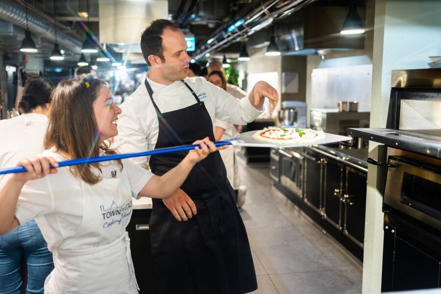 Milan: Pizza or Pasta and Gelato-Making Class with Wine - The instructors make or break the evening