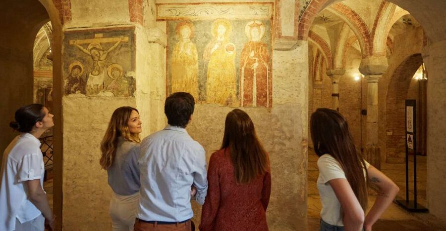 Milan: San Sepolcro Crypt Skip-the-Line Entry Ticket - The compact underground church