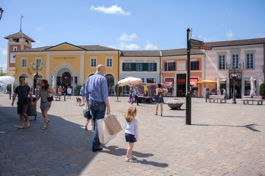 Milan: Serravalle Designer Outlet Roundtrip Bus Transfer - My advice for making the day work