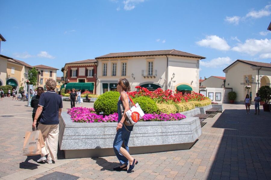 Milan: Serravalle Designer Outlet Roundtrip Bus Transfer - Who will enjoy this day trip most?