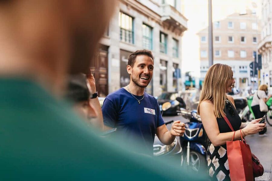 Milan: Street Food Walking Tour - Piazza San Sepolcro: a pause for stories and tasting