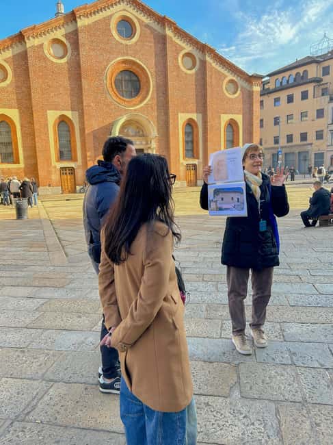 Milan: The Last Supper & Sforza Castle Guided Tour - Meeting the guide on Via Fratelli Ruffini
