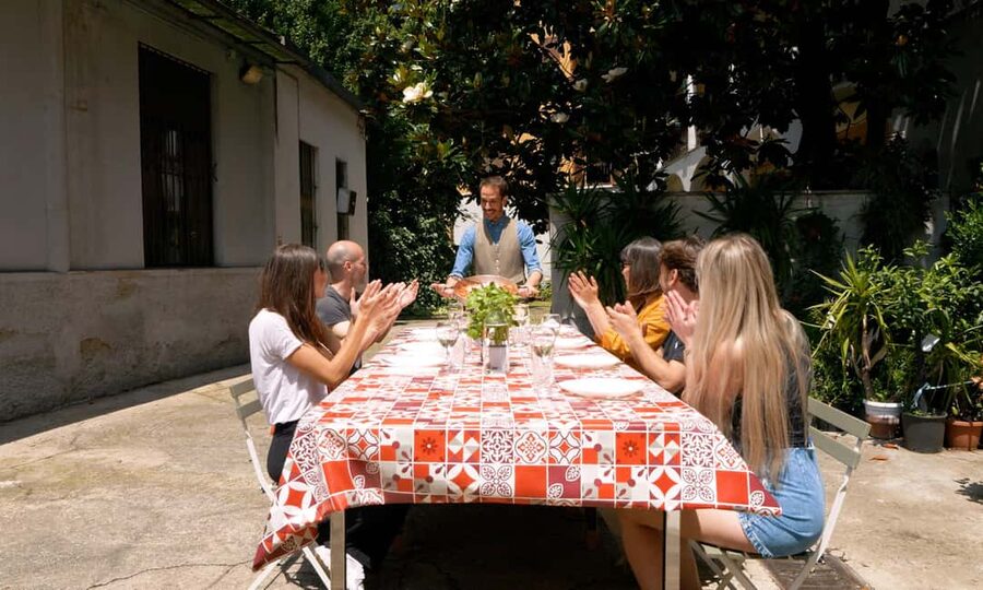 Milan: Traditional Pasta and Tiramisù Masterclass - Entering a Milan home for a pasta lesson