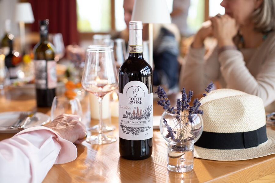 Montalcino: Guided Winery Tour and Wine Tasting - Tasting six wines in three flights