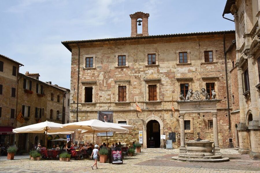 Montepulciano: Winery Tour and Tasting - Entering Talosa Cantina Storica in Montepulciano
